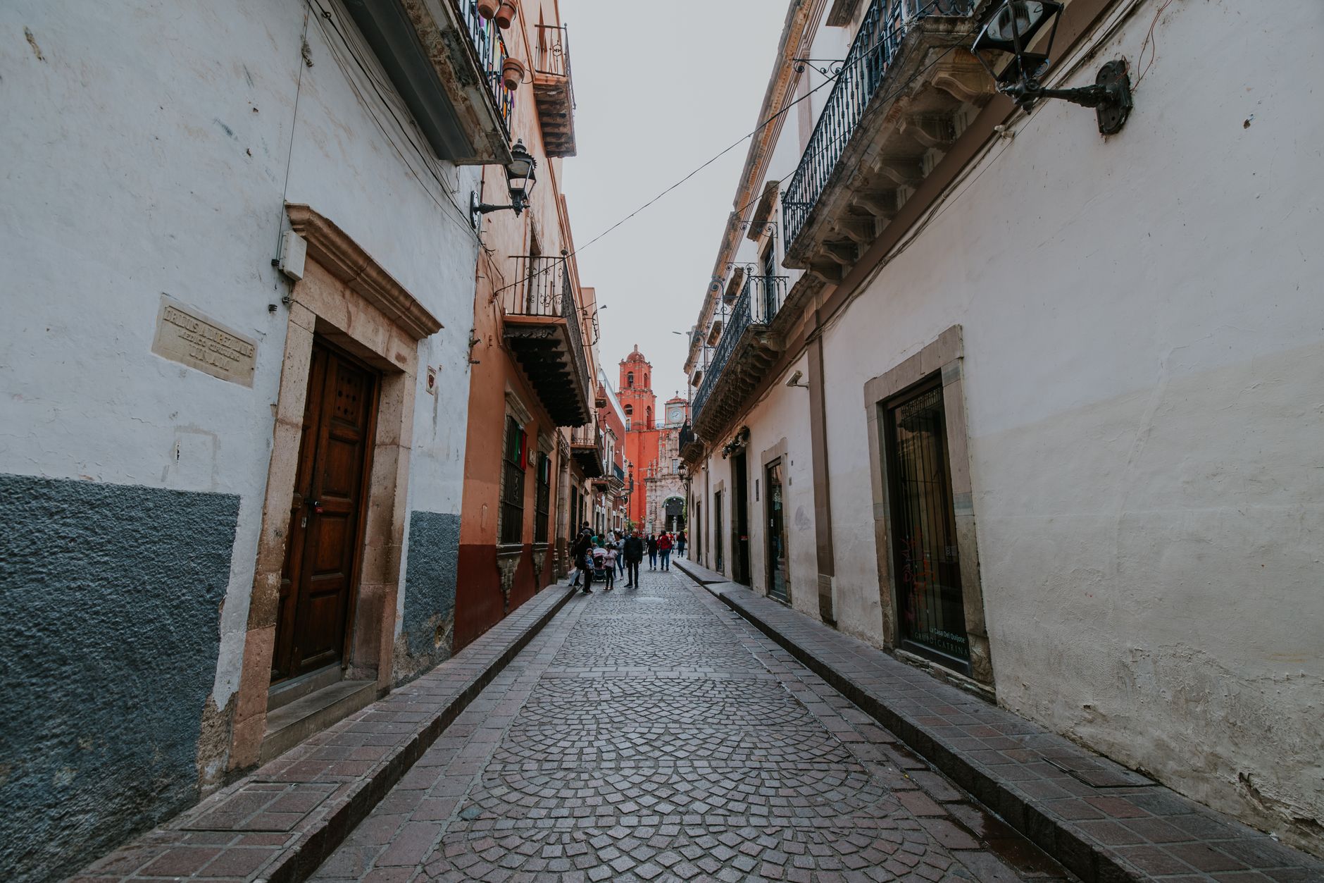 Equipo de BajaRutas explorando un pueblo mágico