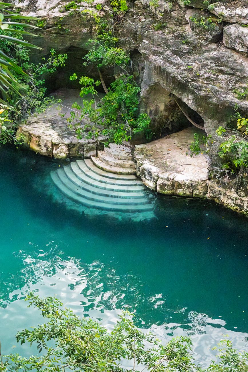 Cenote turquesa en Yucatán